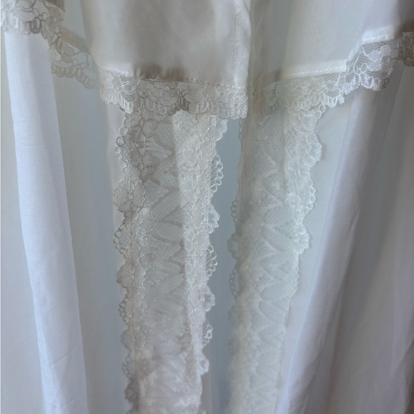 Rose Tree | White Ruffled Duster - Picture 4 of 7